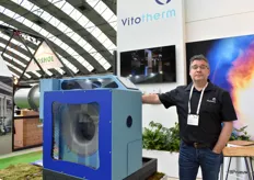 Vincent Stringa of Vitorherm with their burner that has also been made suitable for hydrogen blending.